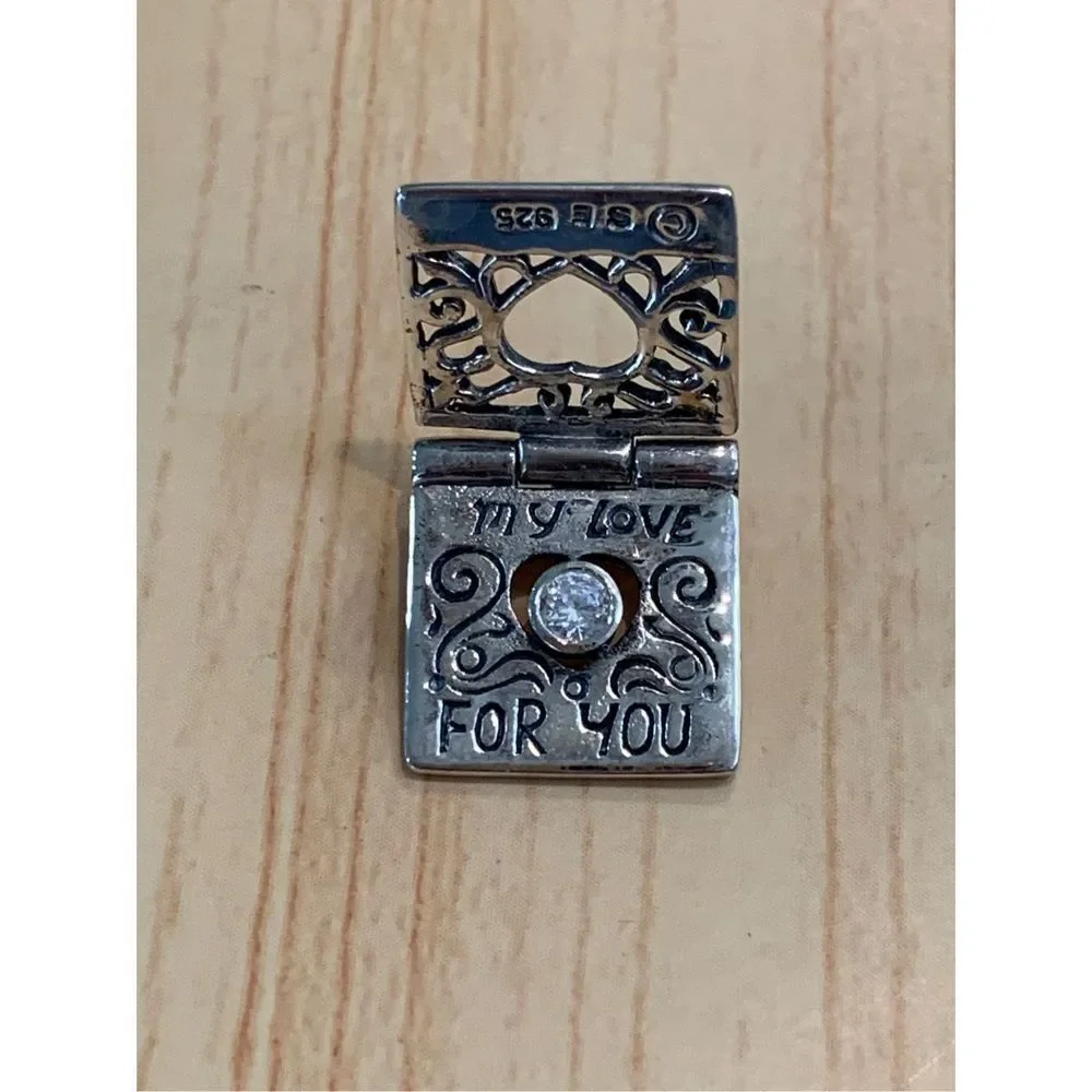 Independent vintage ornate